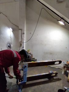 Perbaikan Tuas Pengangkut Hand Pallet Dunia Lifting