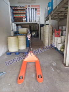 Hand Pallet Masuk Gudang - Dunia Lifting
