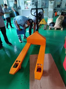 Pengecekan Tuas Hand Pallet Dunia Lifting